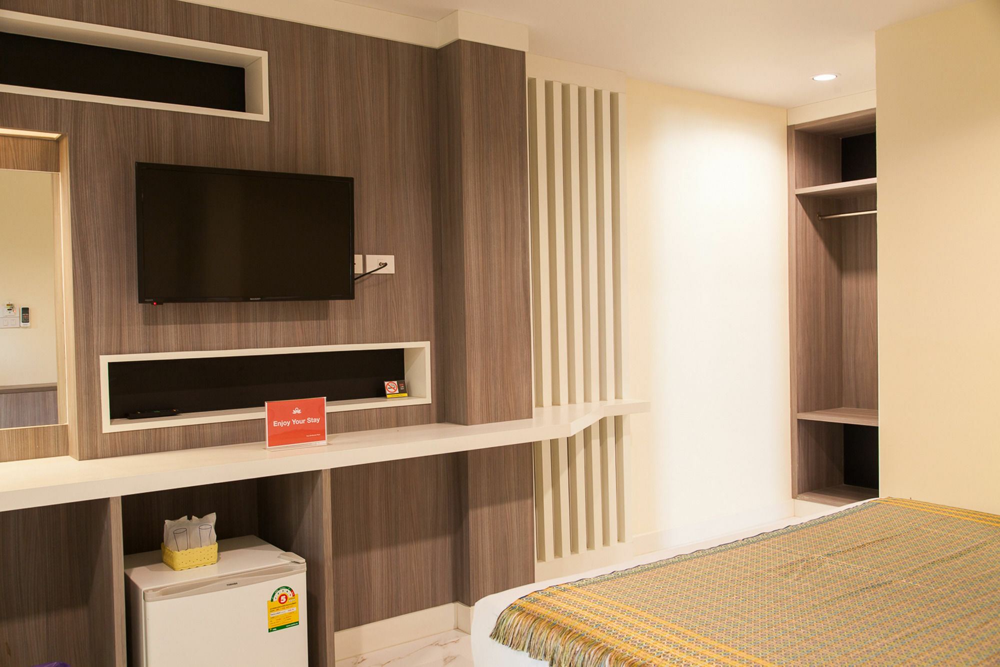Zen Rooms Samsen 3 Bangkok Exterior photo