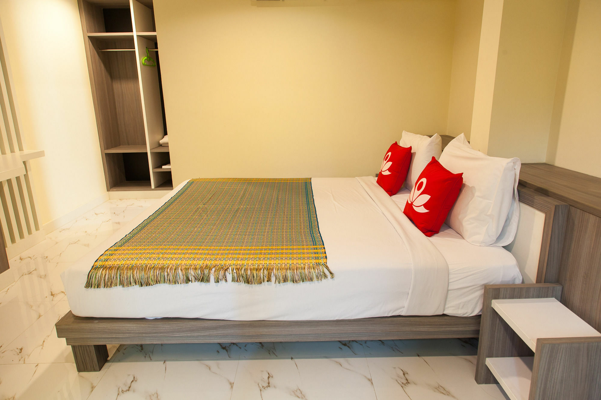 Zen Rooms Samsen 3 Bangkok Exterior photo