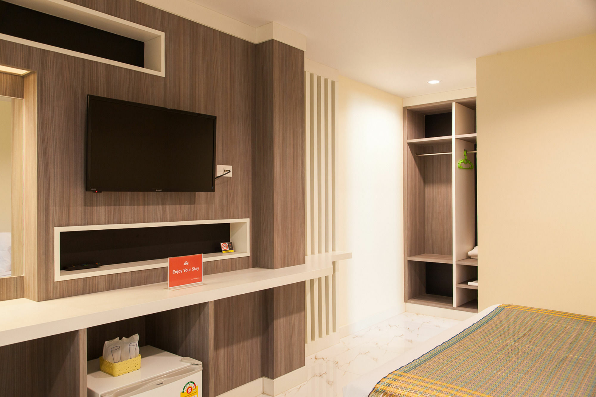 Zen Rooms Samsen 3 Bangkok Exterior photo