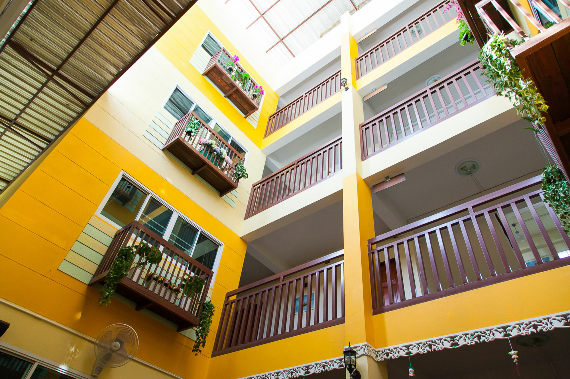 Zen Rooms Samsen 3 Bangkok Exterior photo